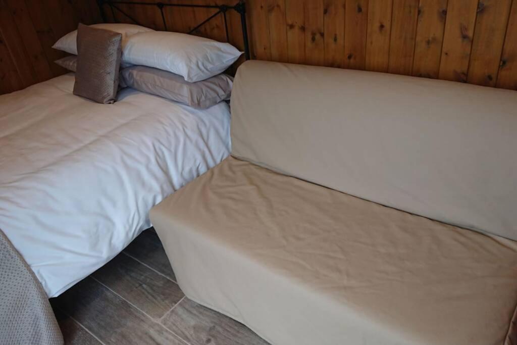 Dilhorne Malthouse Farm Cottage Carriage מראה חיצוני תמונה