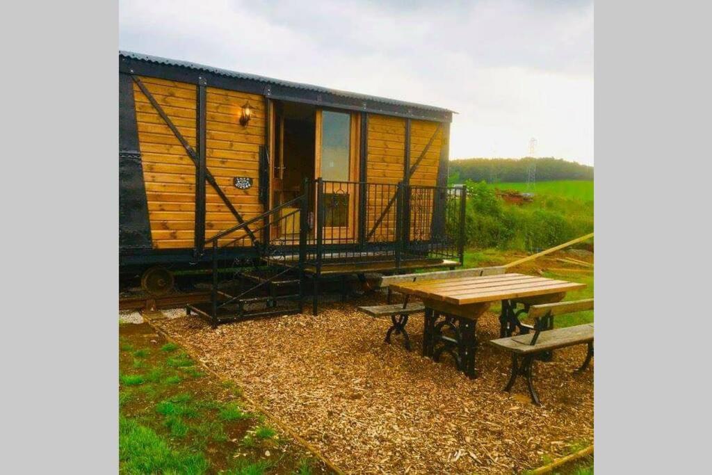 Dilhorne Malthouse Farm Cottage Carriage מראה חיצוני תמונה